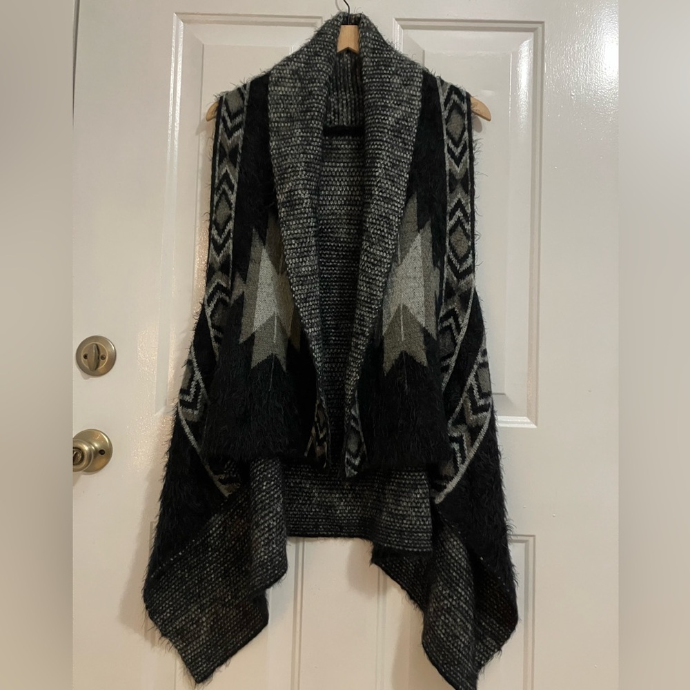 Women’s, black, gray patterned sleeveless open cardigan vest